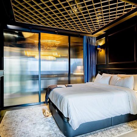 Suite Shibari by Justine Apartments Sobria Elegante y Pecaminosa Apartamento turístico en Madrid Río Exterior foto